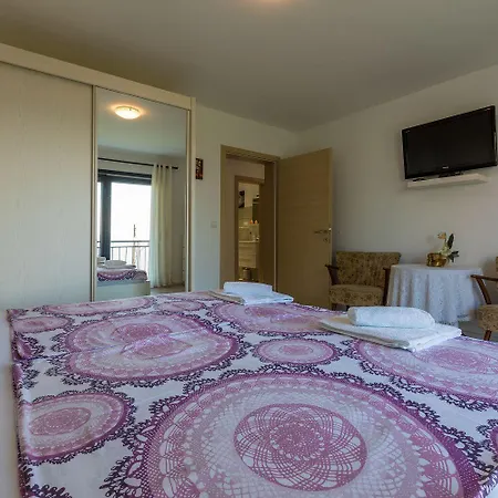 Apartment Grosses Nur 500 Meter Zum Mit Meerblick, Parkplatz, Waschmaschine Crikvenica