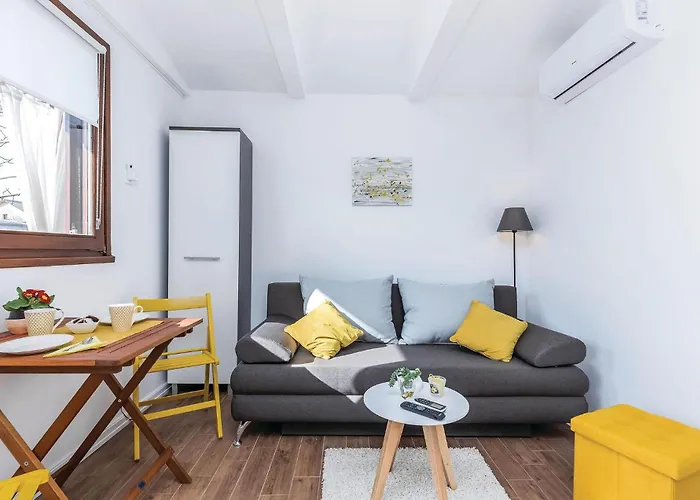 Nyaraló Pet Friendly In With Wifi Šmrika