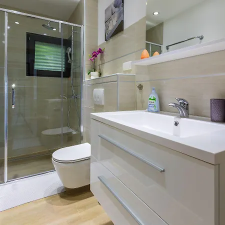 Grosses Nur 500 Meter Zum Mit Meerblick, Parkplatz, Waschmaschine Apartman Crikvenica